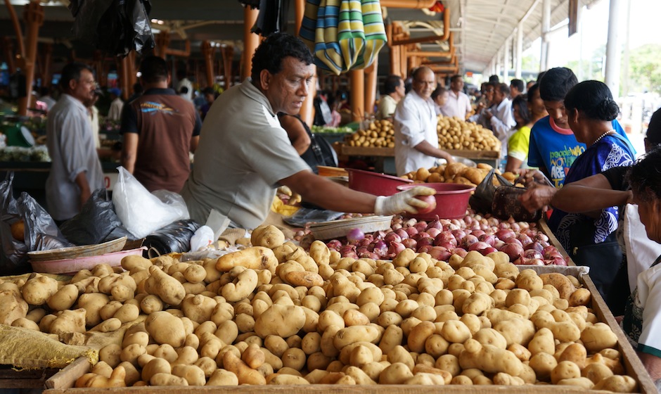Market - potatoes